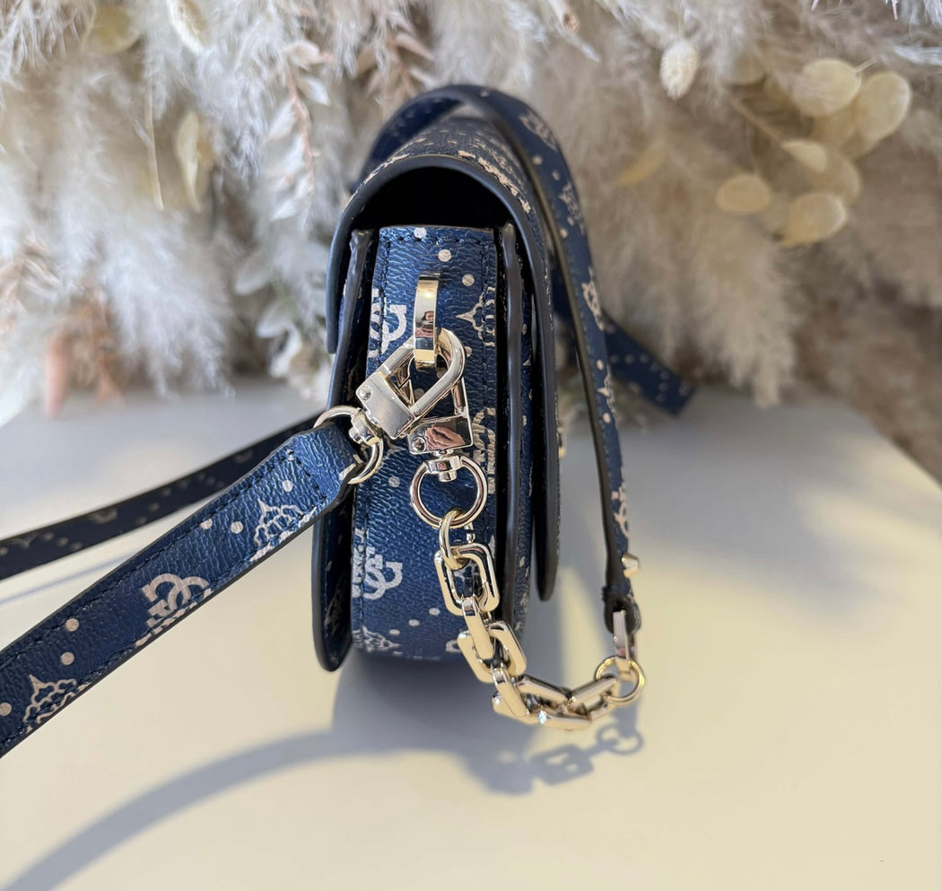 Emelie guess navy logo shoulder / crossbody BG950117