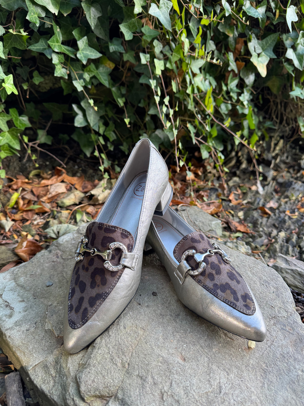 Dalat one Silver cheetah pointed loafer