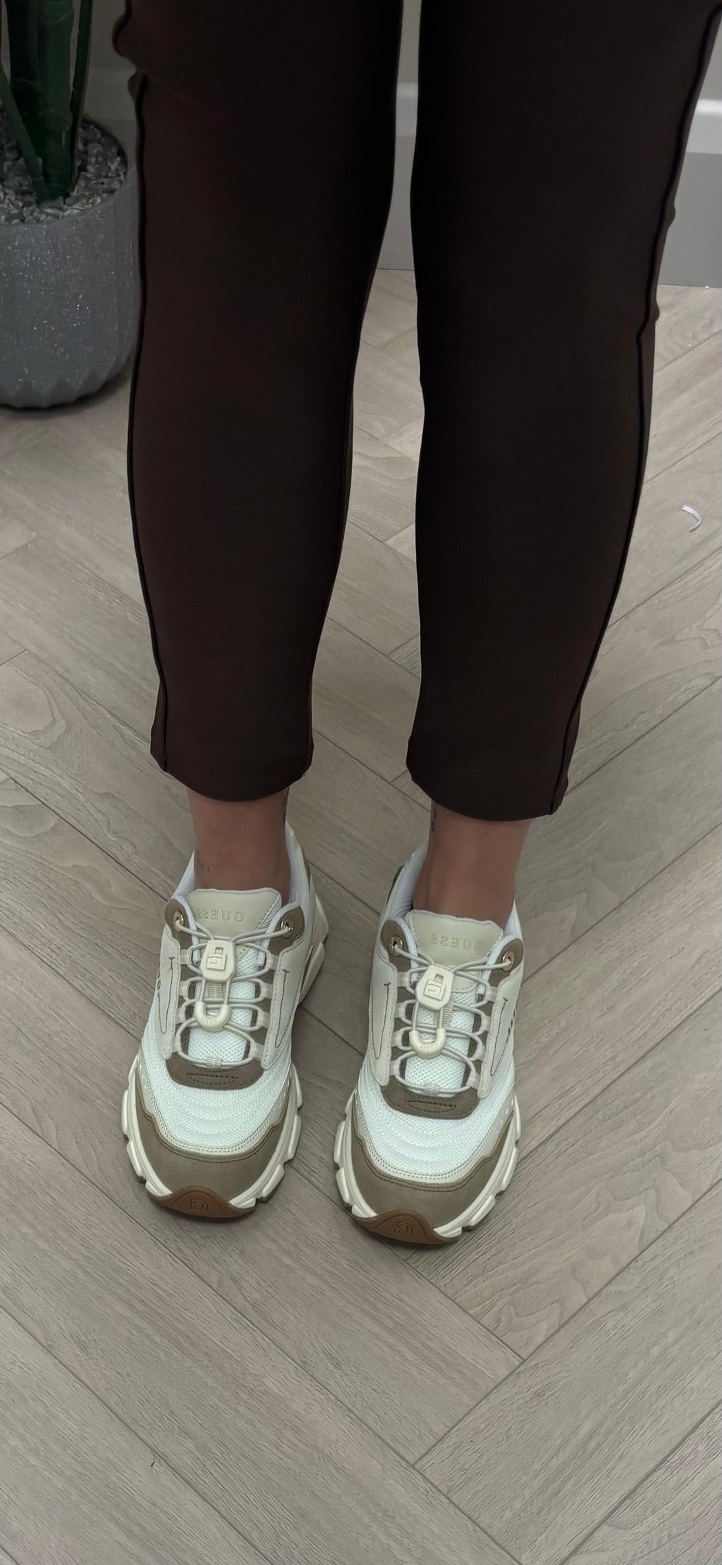 Guess tan nude trainer flpimefap12