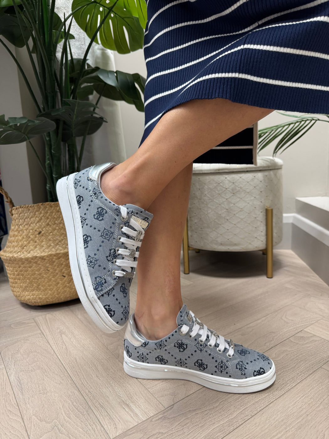 Guess navy silver logo sneaker flytss2fal12