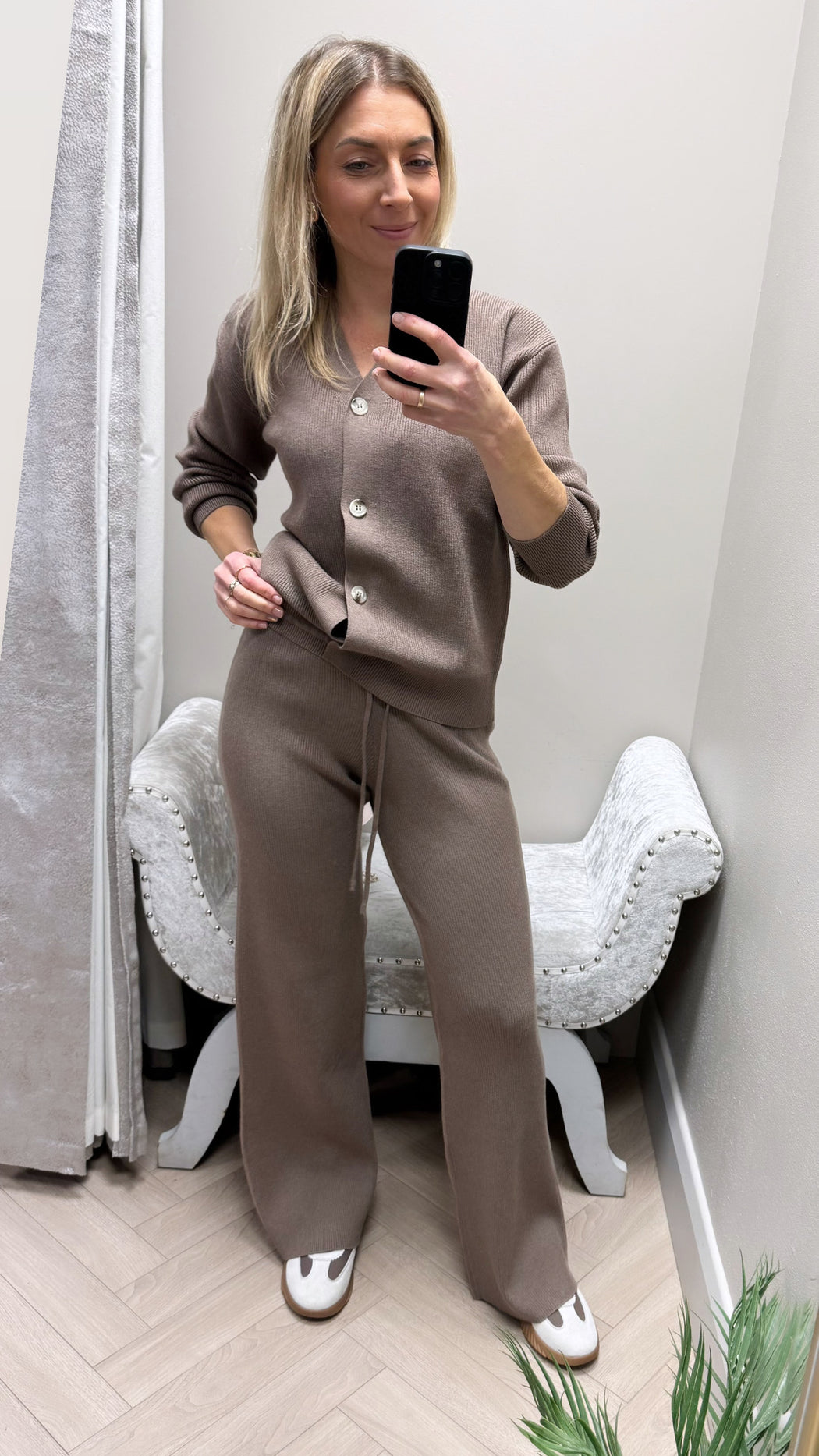 Lady beige trousers