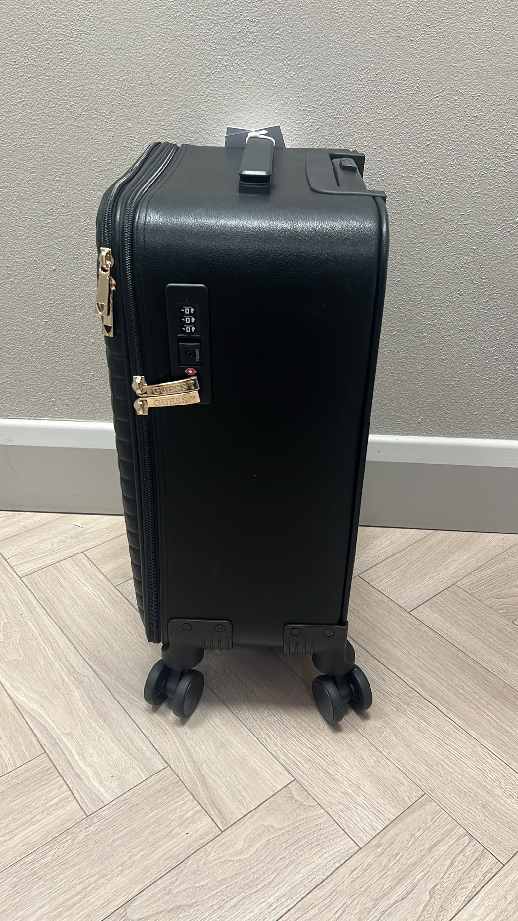 Guess nadira cabin luggage qg8424983