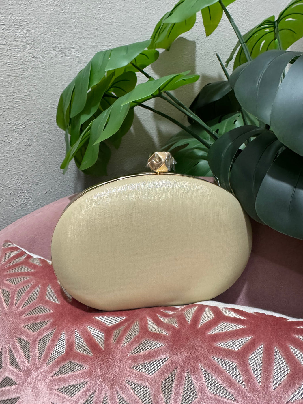 Gold clutch 10255