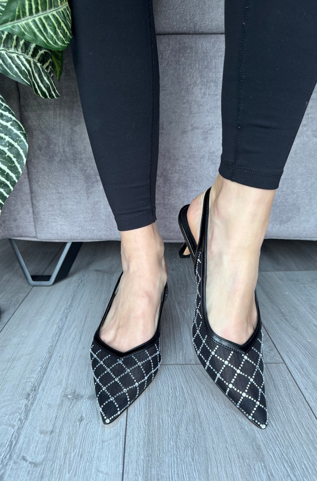 Kilda beach black jewels