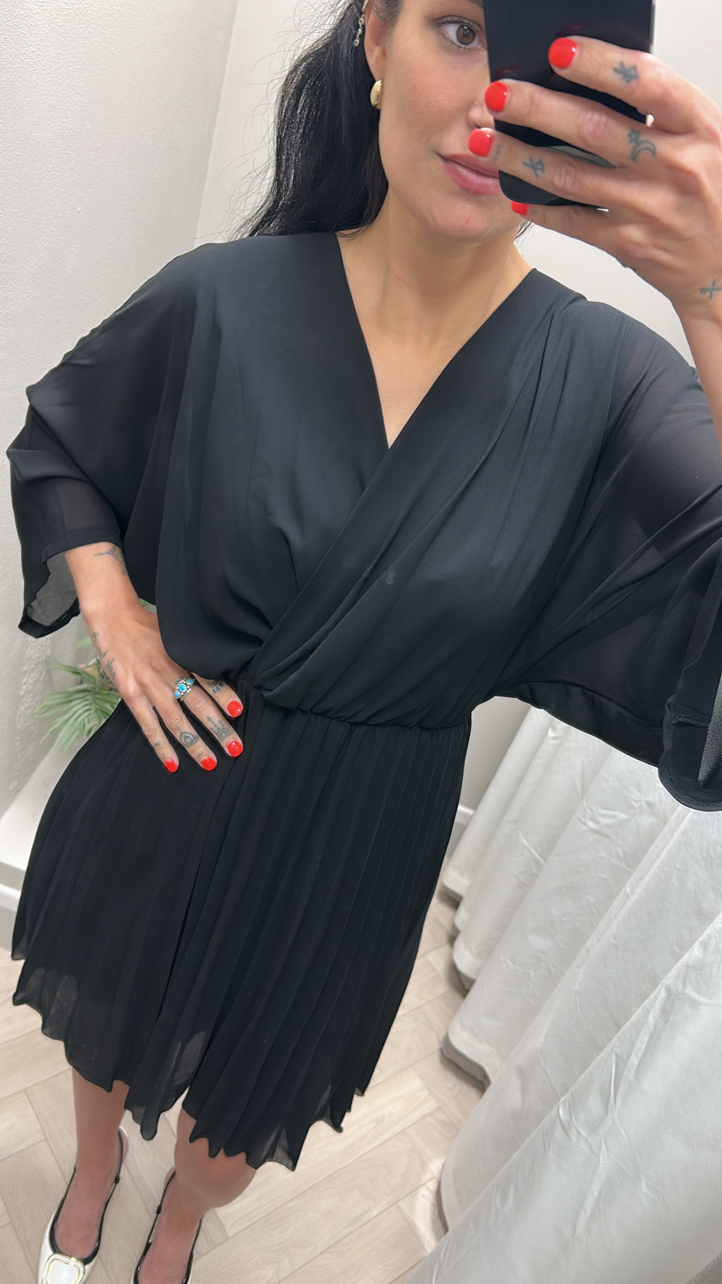 Mia black v-neck pleated dress