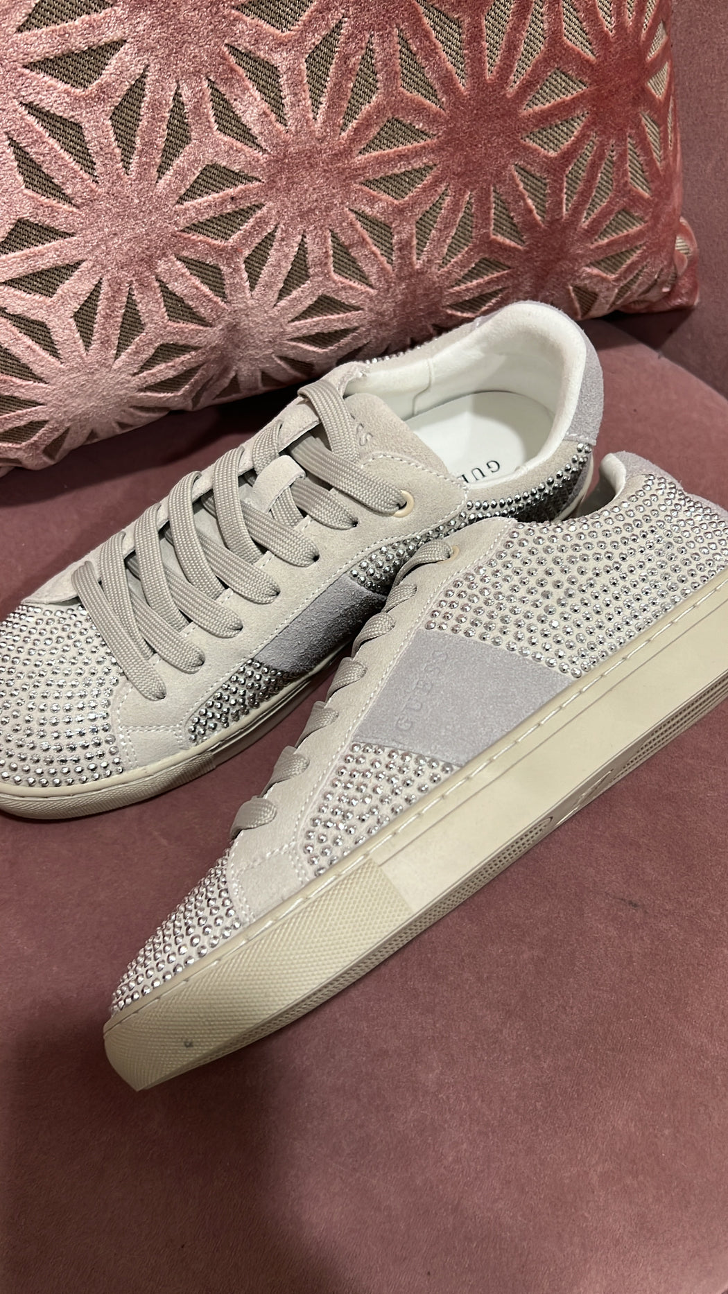 Guess grey diamanté sneaker flptodsue12