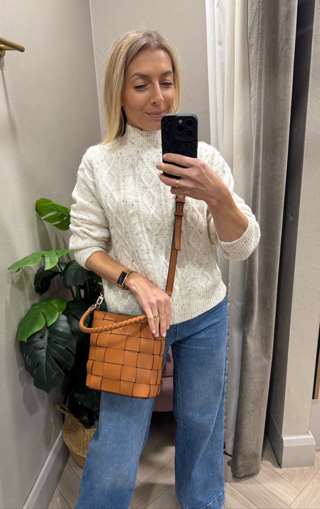 Guess Caramel MAYLEE bag. WG966103