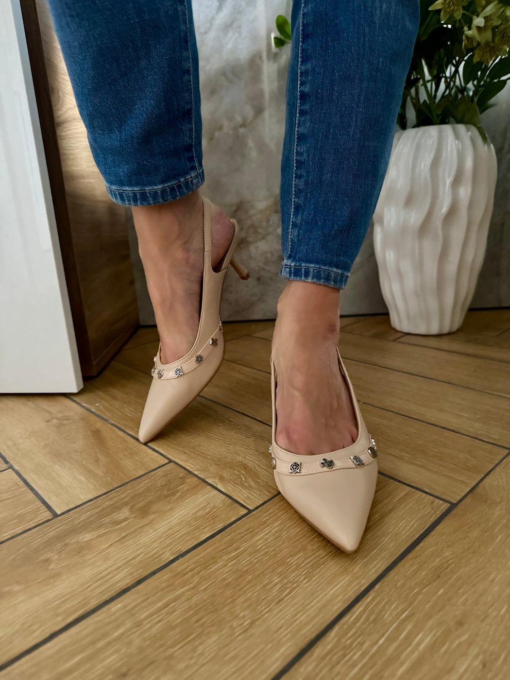 Yanai 4G Peony Logo Slingbacks FLPYANLEA05