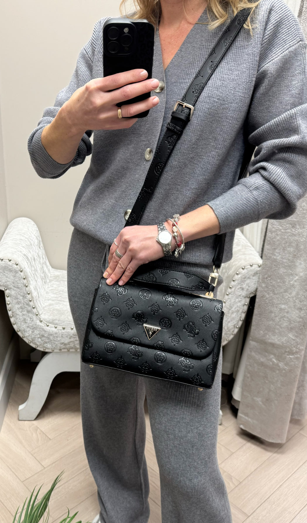 Guess Black Logo TISHA Bag. PD776420.