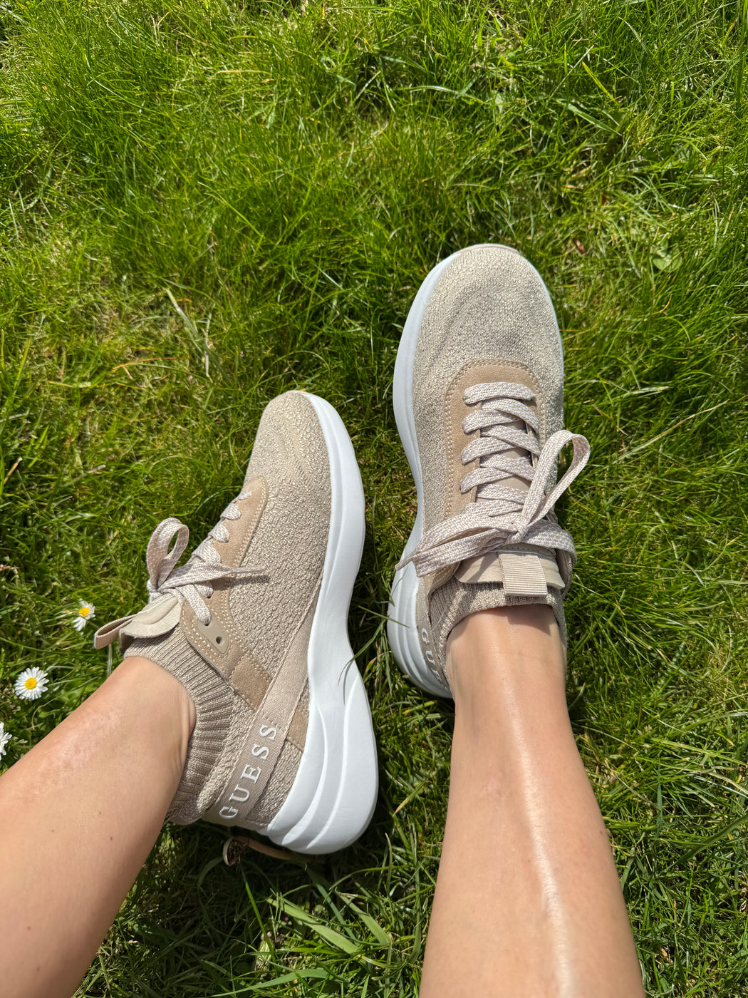 Guess Gold Sparkle Runners. FLJMLDFAB12