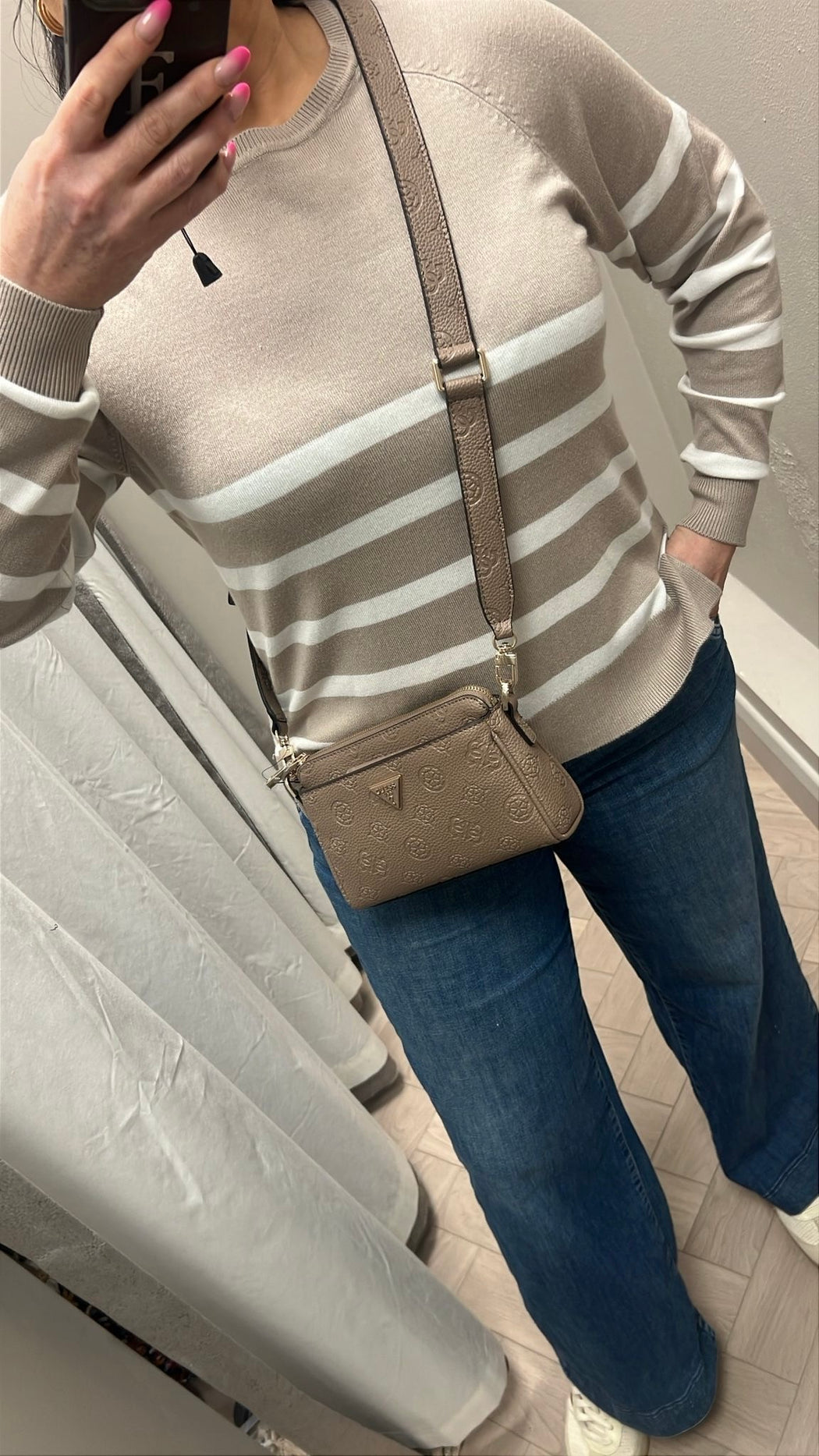 Guess dark taupe logo pd988872