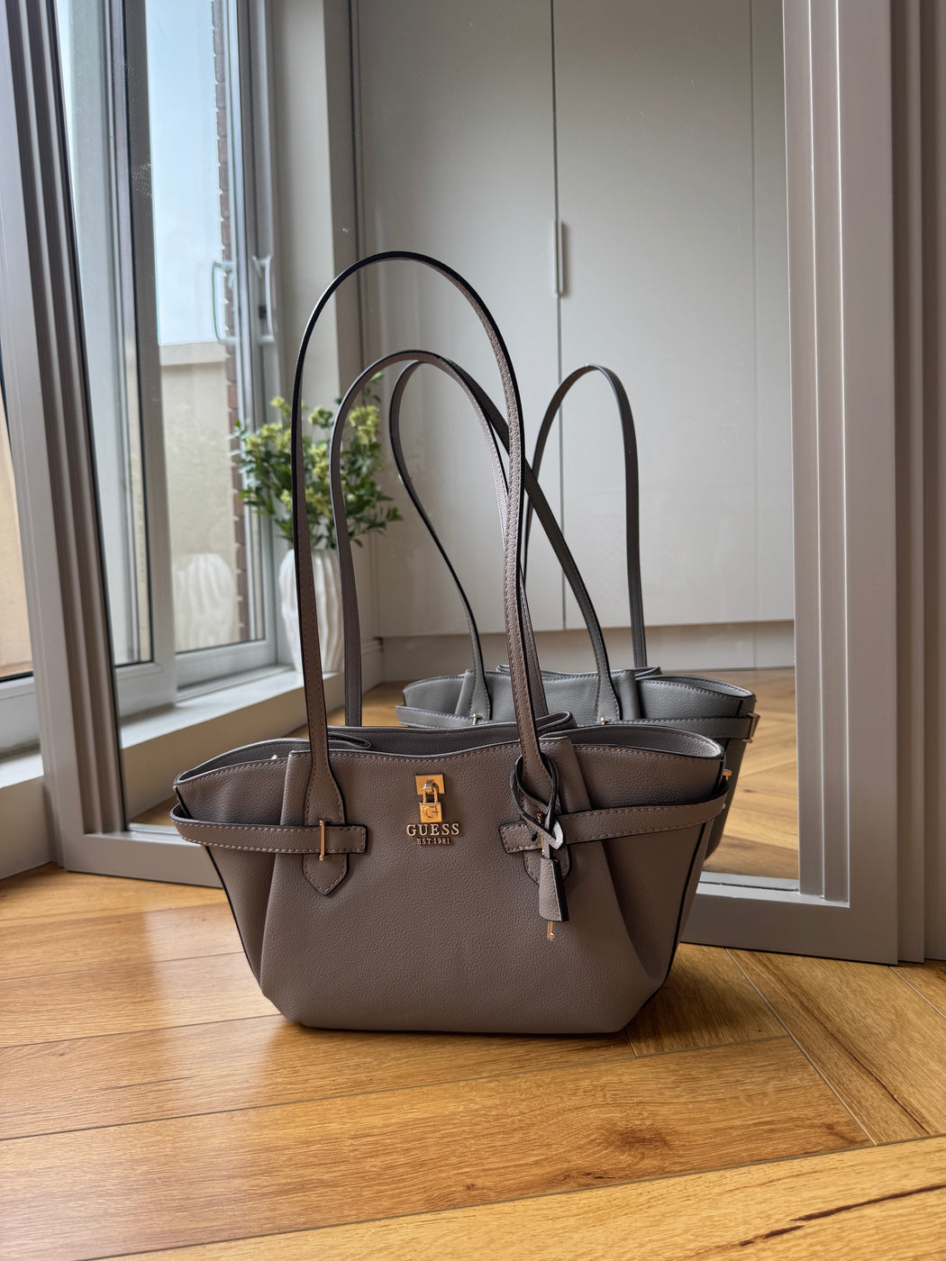 Guess dark taupe yesba BG783308