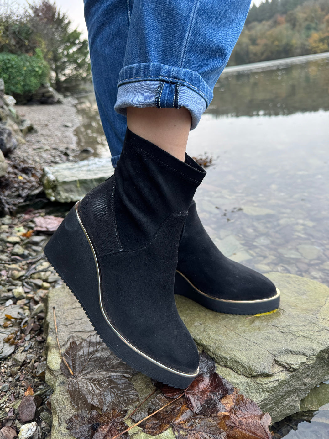 Poole Schwartz black wedge boots