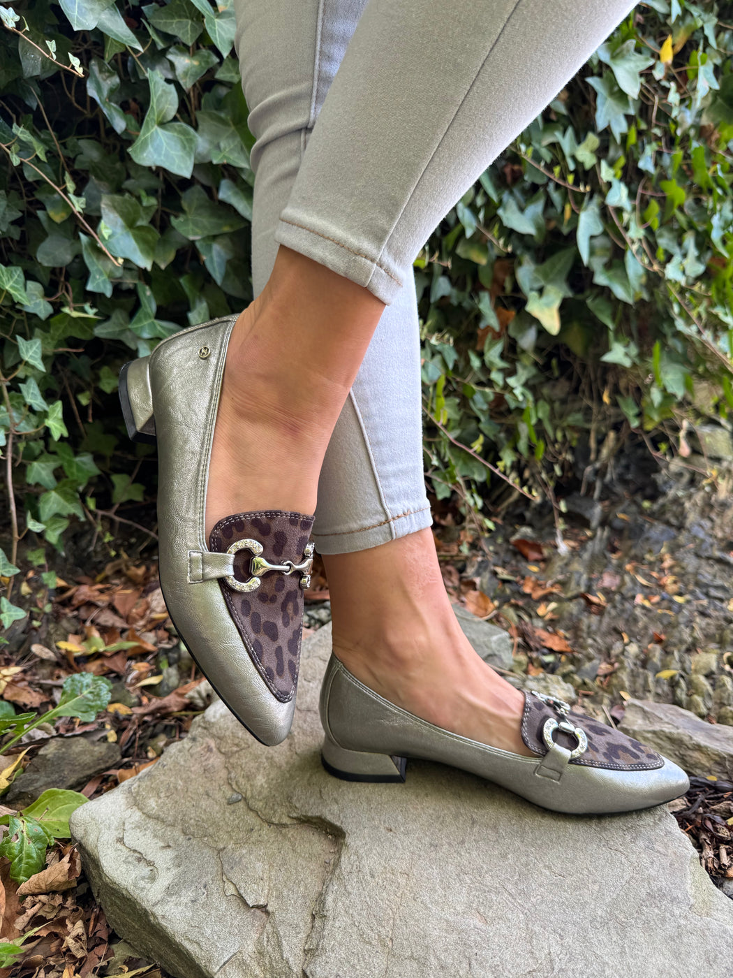Dalat one Silver cheetah pointed loafer