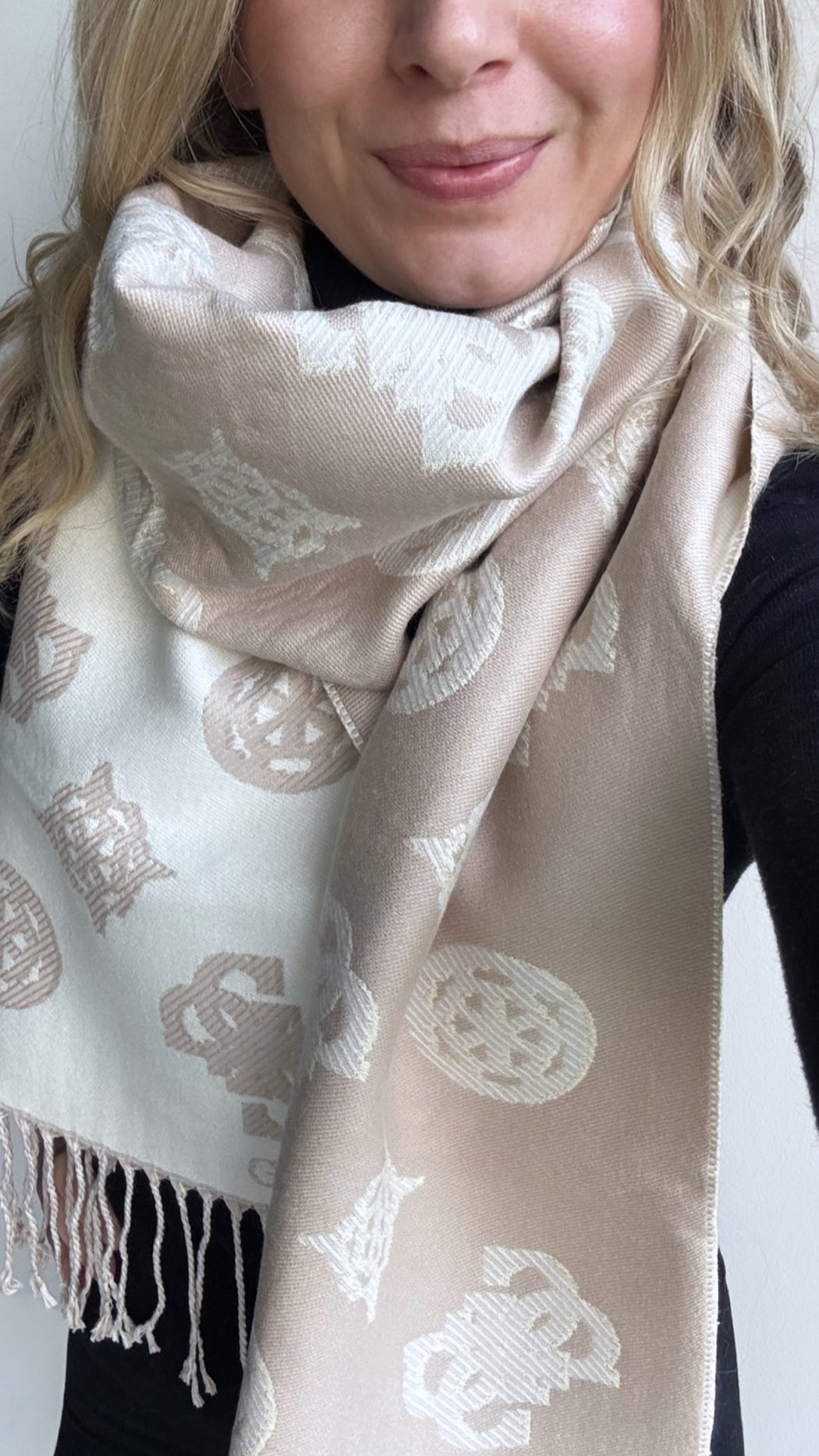 Guess cream/beige scarf AW5451VIS03 - DKO