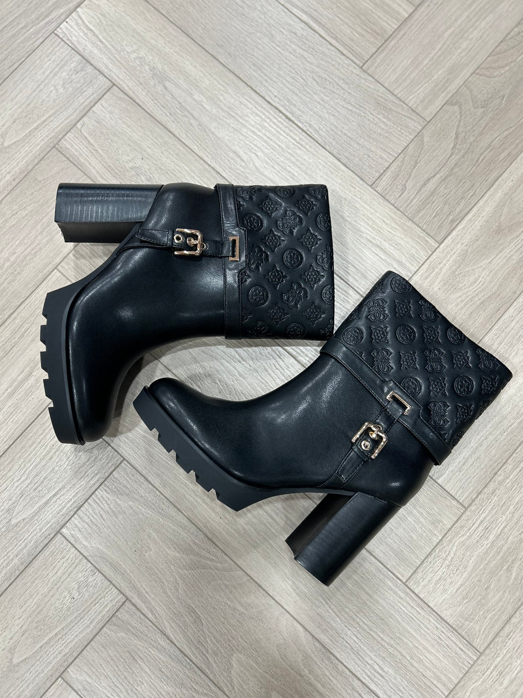 Flfneafal10 guess logo embossed buckle boots