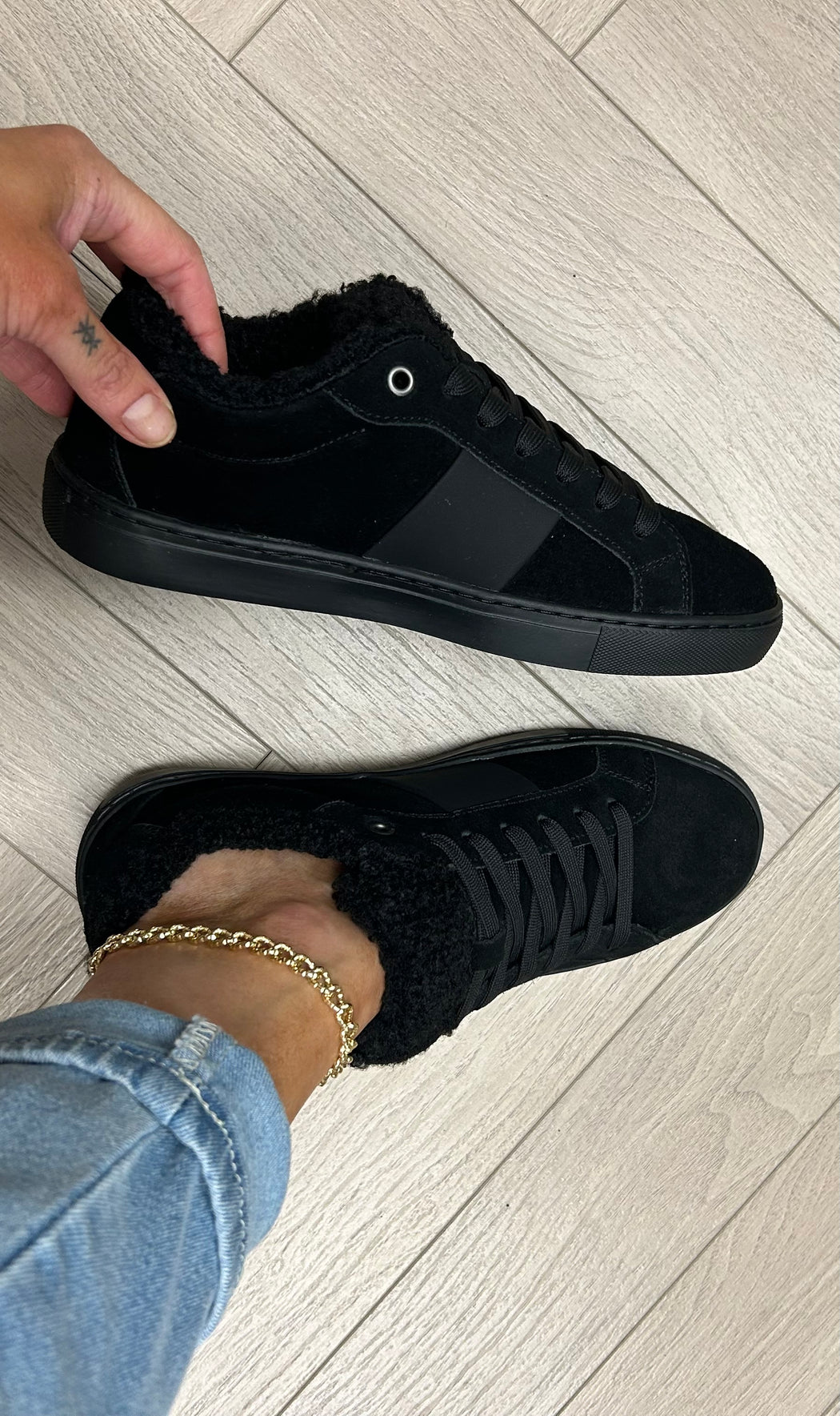 Flft0dsue12 black toda guess suede leather fur lined trainer