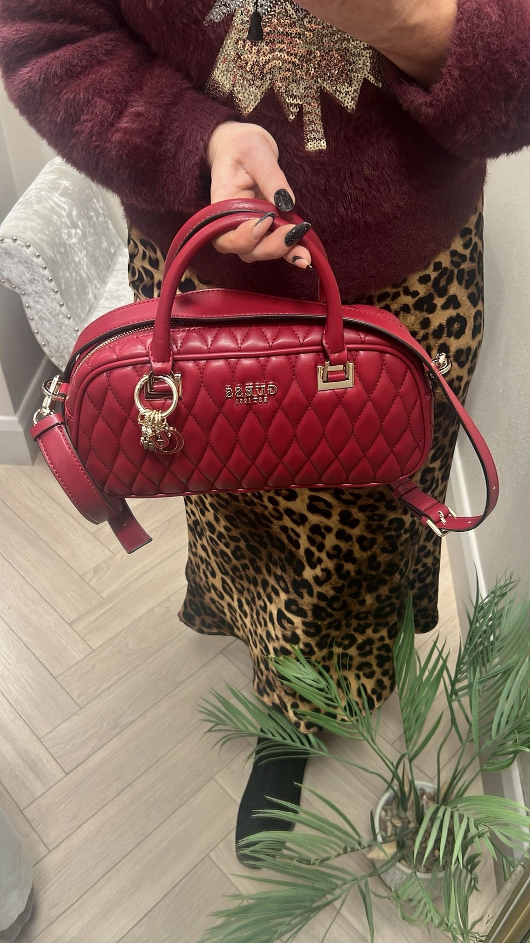 Guess Red VALLA Bag. QG812205.