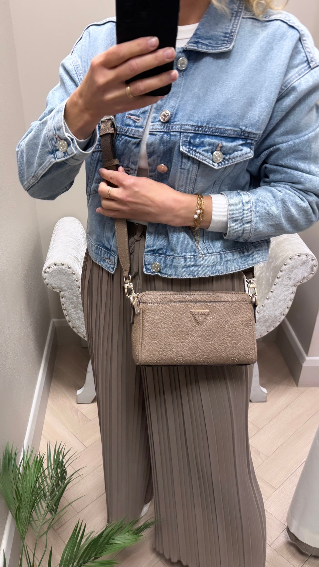 Guess dark taupe logo pd988872