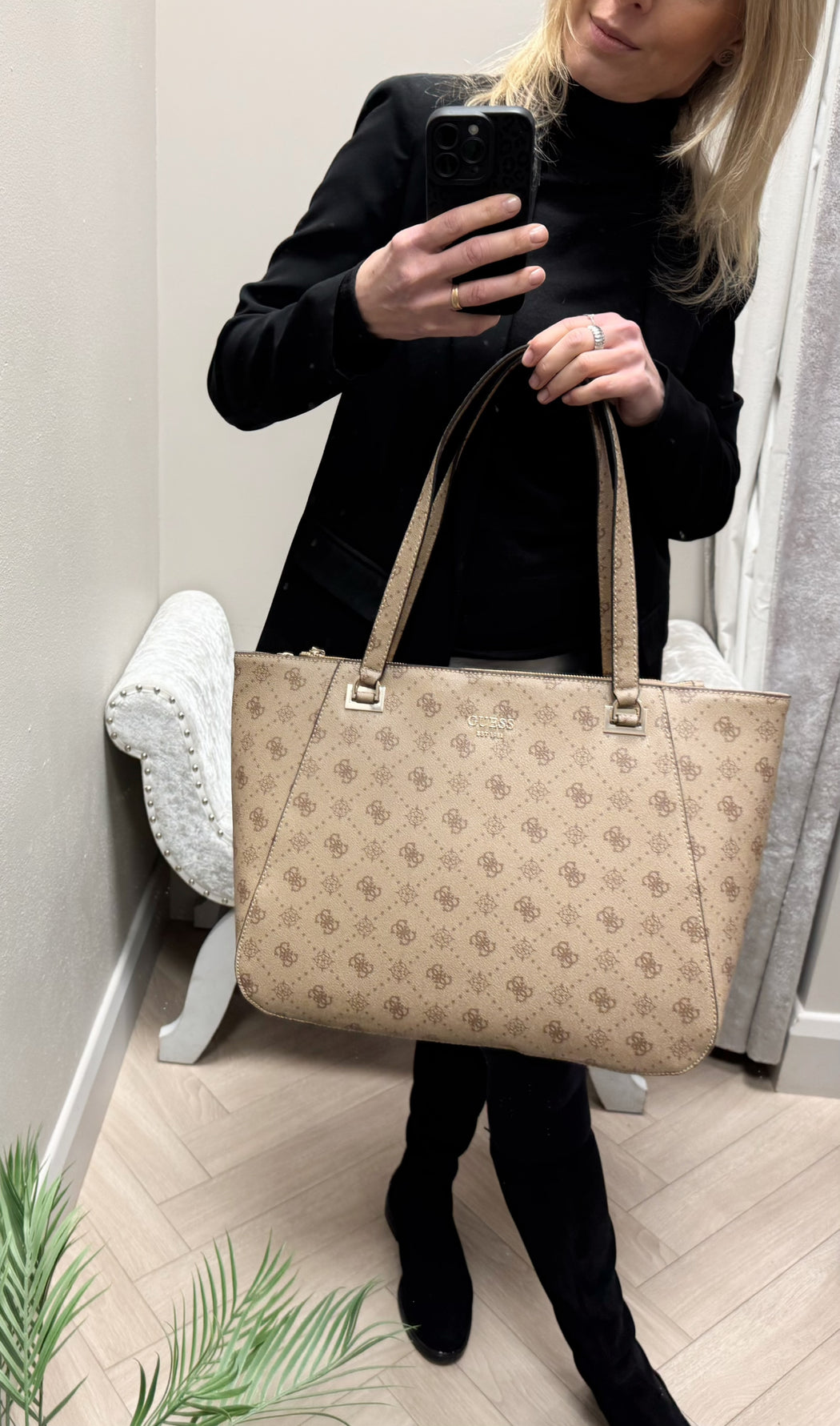 Guess Latte CALEBRA Travel Bag. LP9536024.