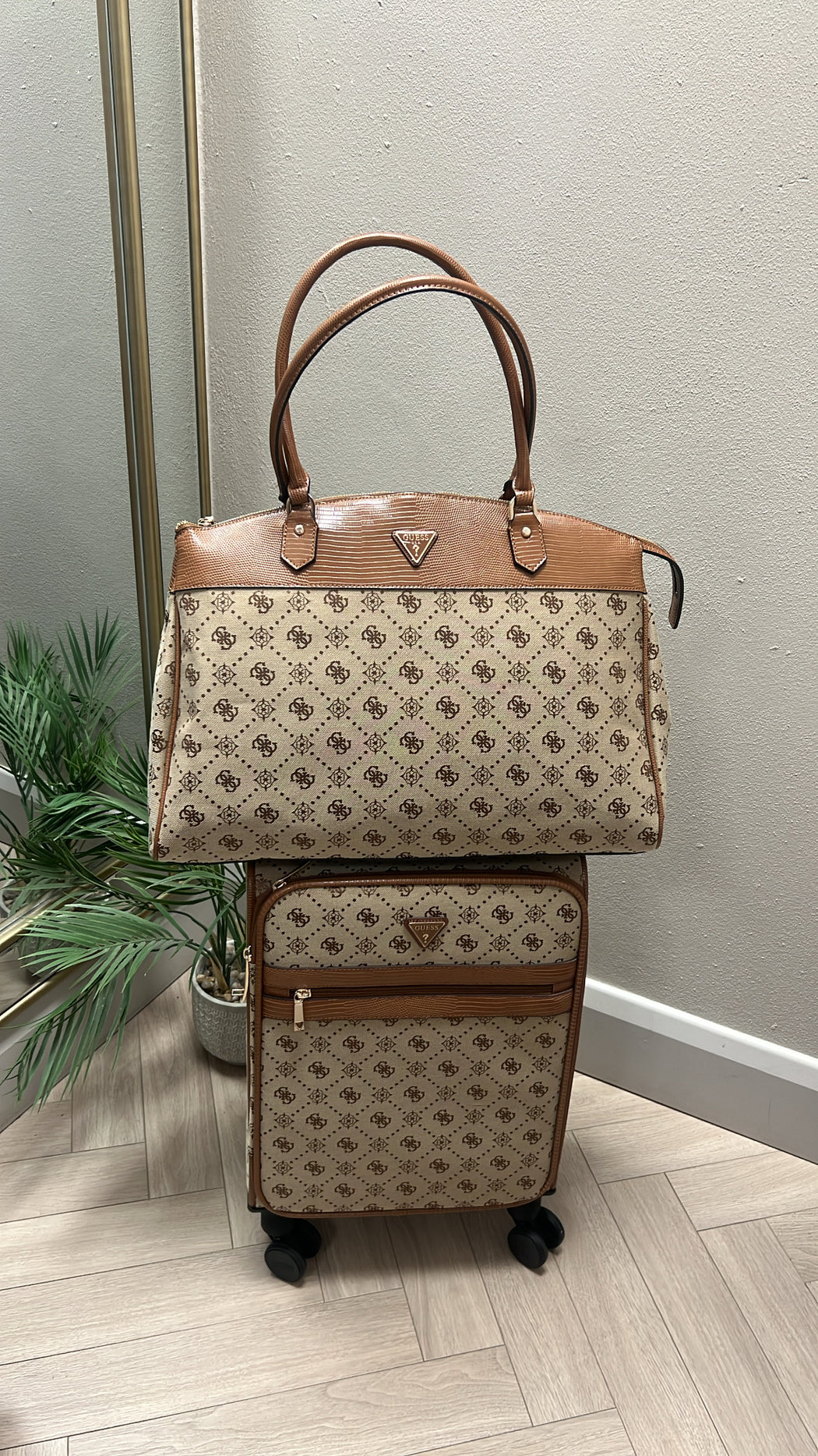 Guess Melinda latte logo travel bag lp9902903