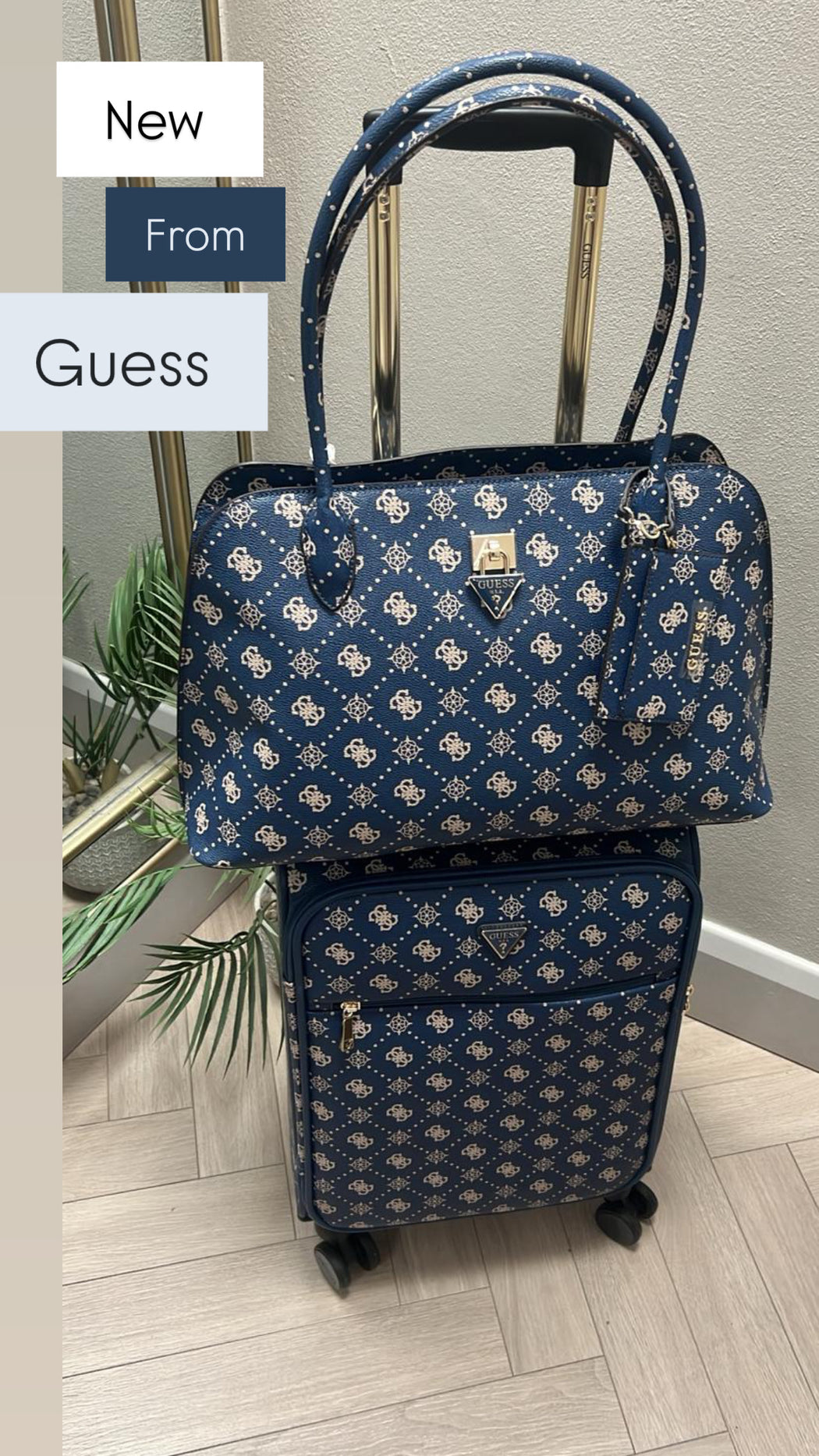 Guess Navy logo Patsie travel bag gp9919024