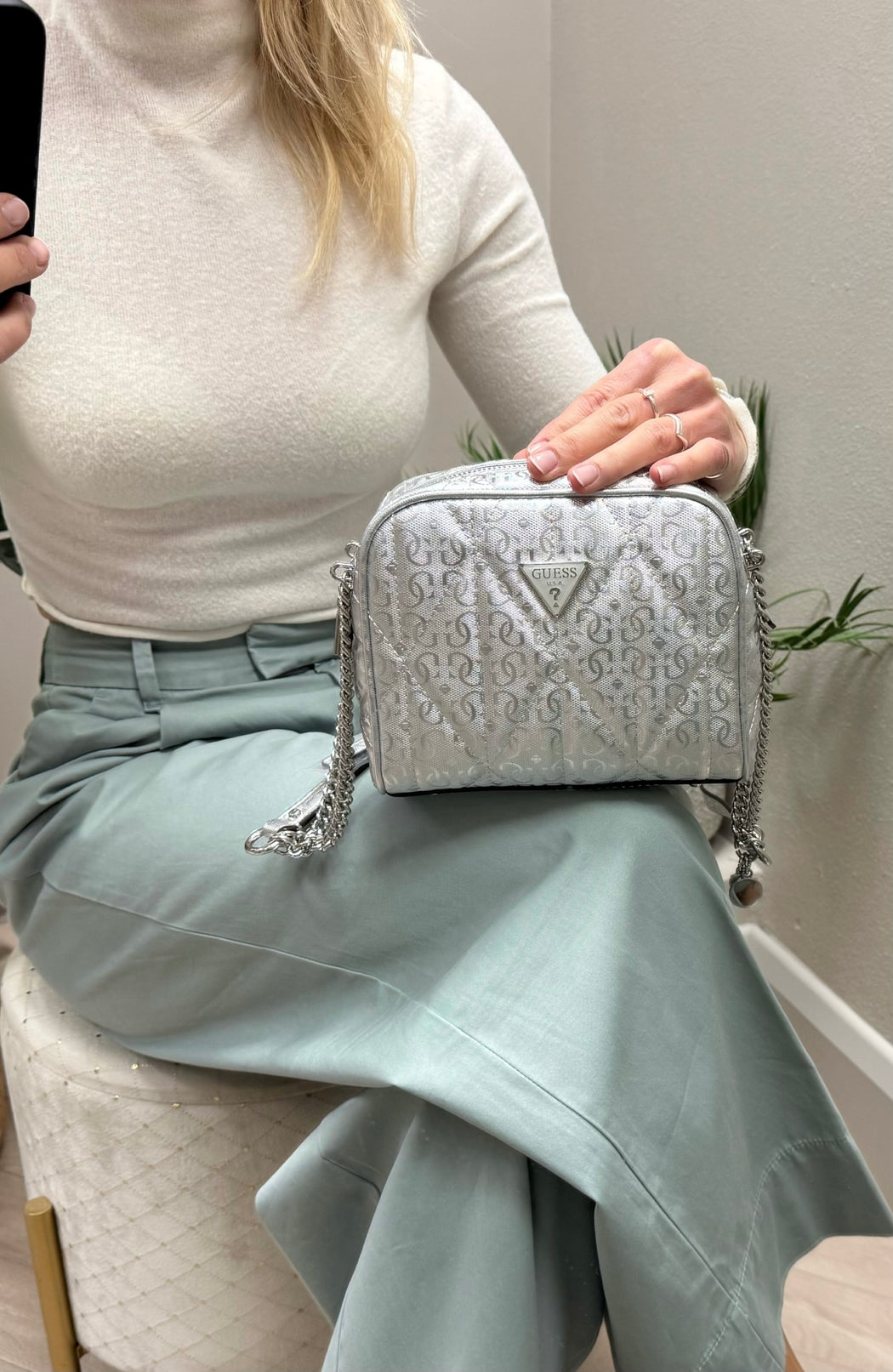 Guess Silver ALDINA Bag. GY966314