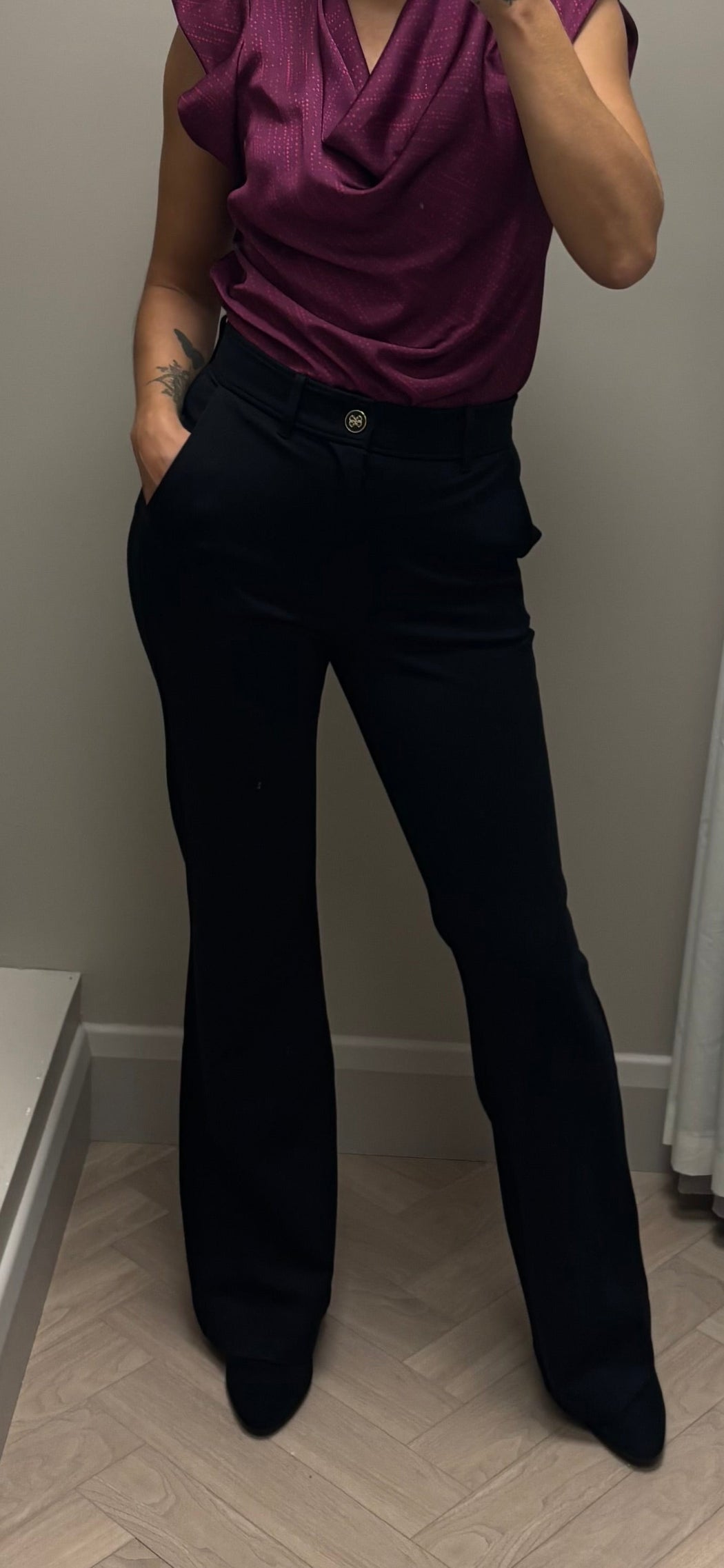 Chrissy Guess Logo Chain Trousers. W6BB2K6213