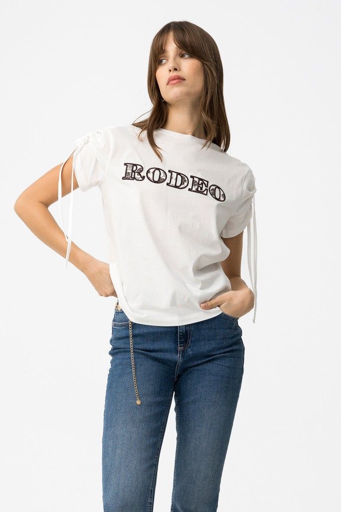Judi winter /white t /shirt
