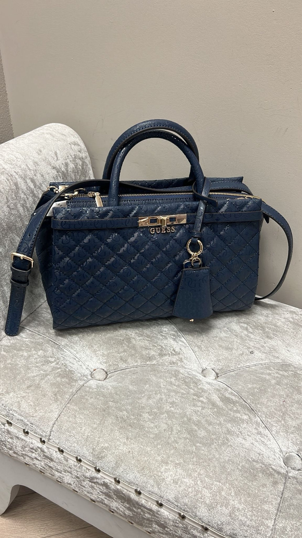 Guess bag GG815706 MIDNIGHT
IDRA