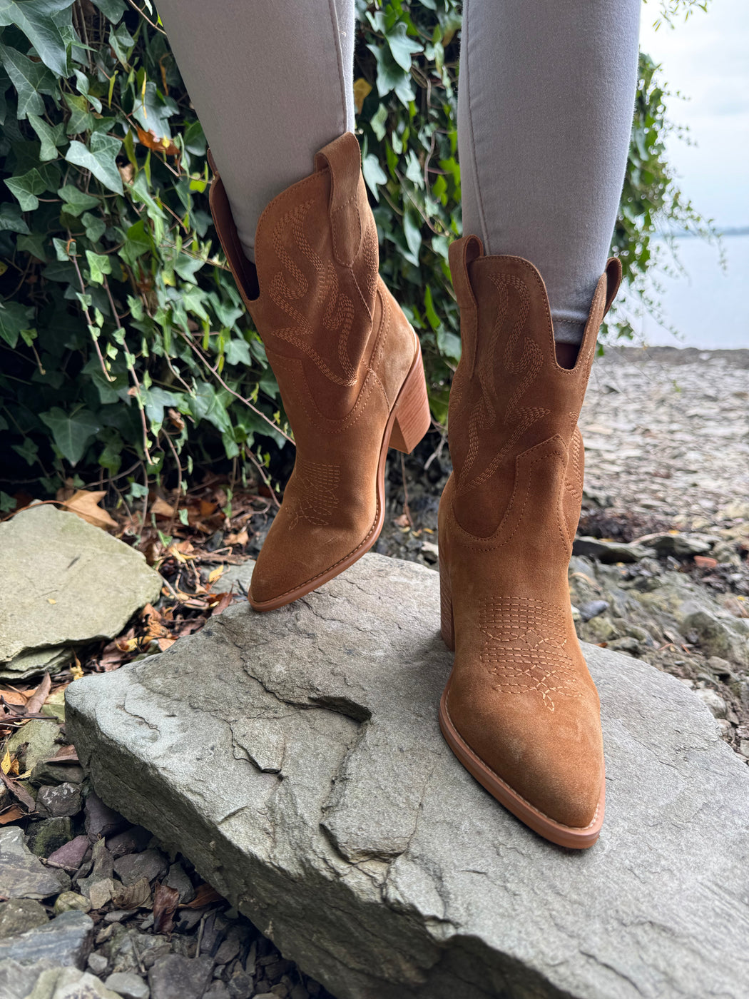 Guess 3/4 suede boots FLTSALSUE10