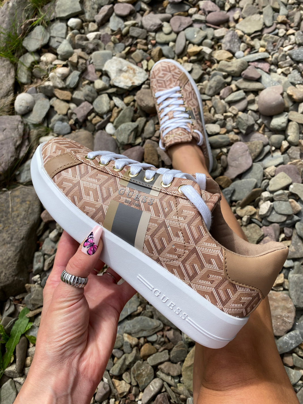 FL7RYNFAL12 Guess taupe trainers