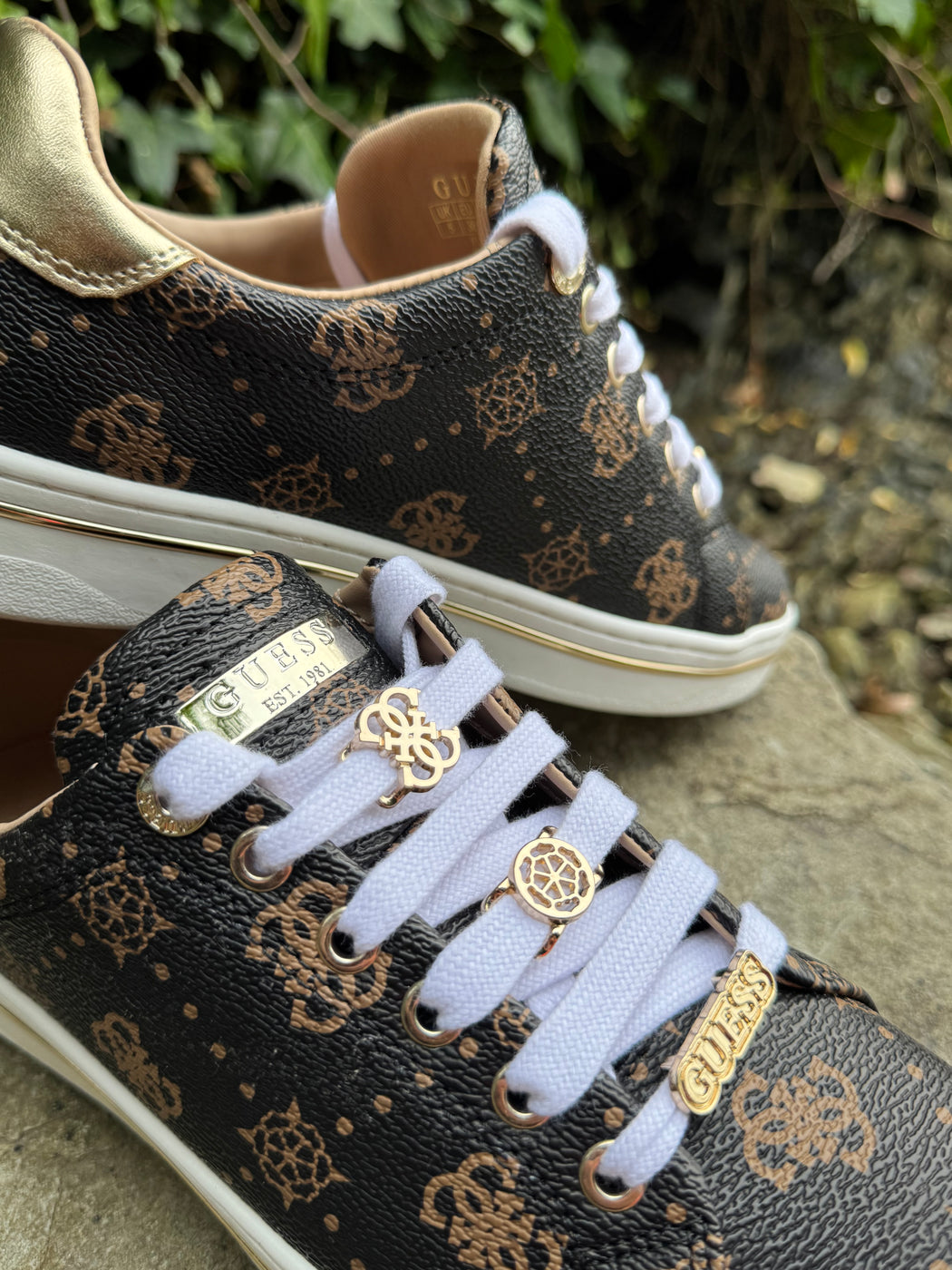 Guess logo sneaker