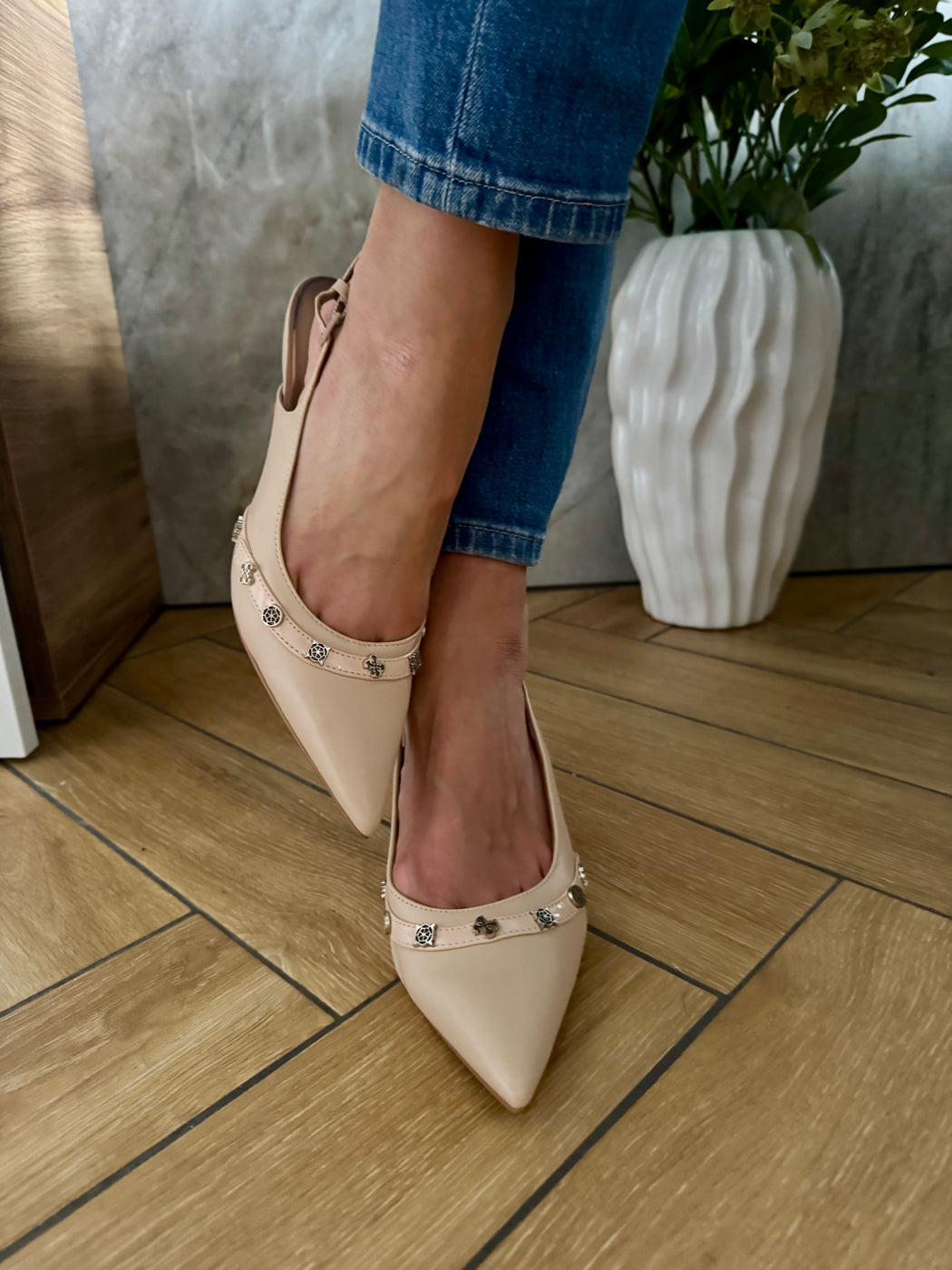 Yanai 4G Peony Logo Slingbacks FLPYANLEA05