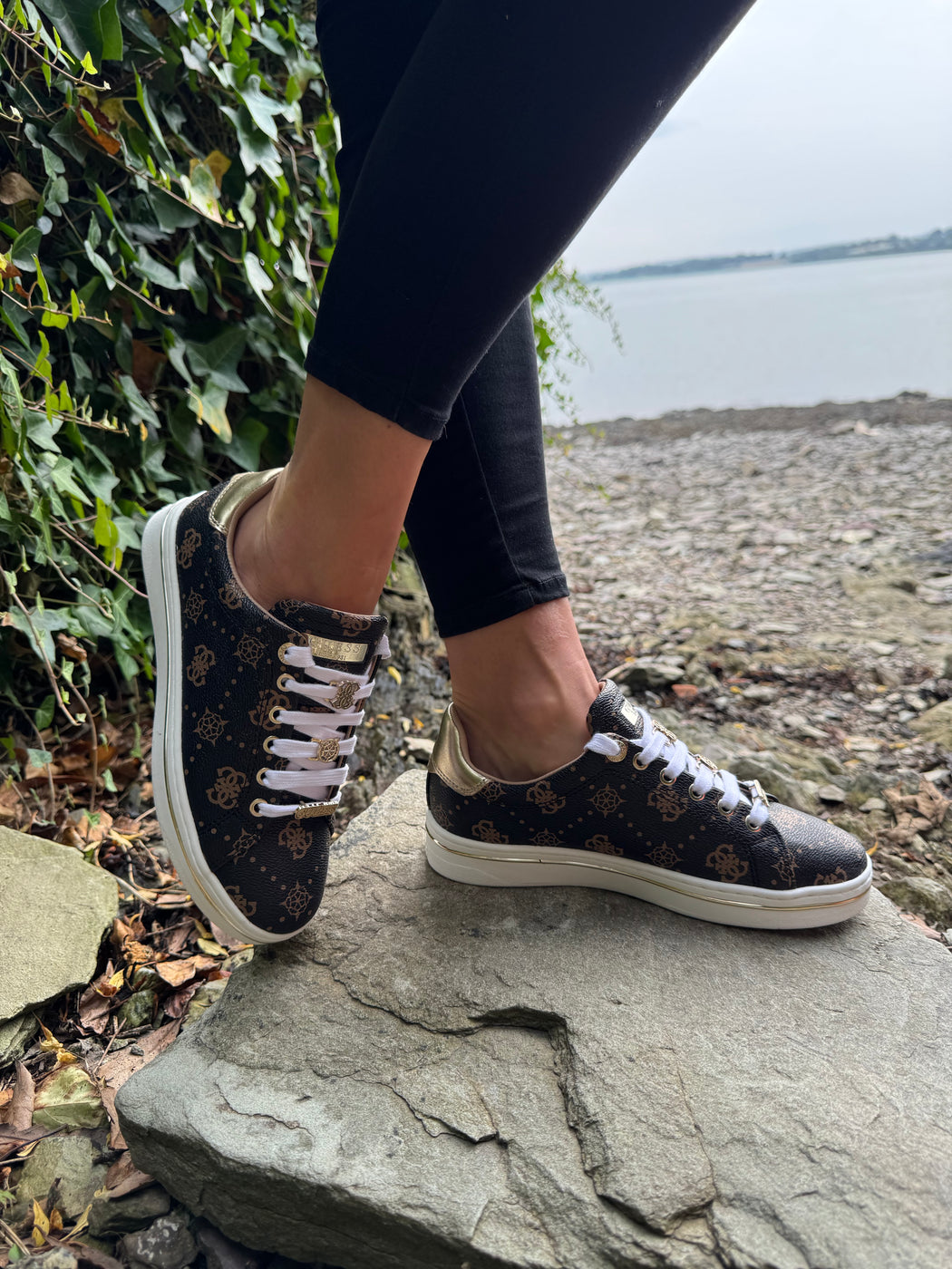 Guess logo sneaker