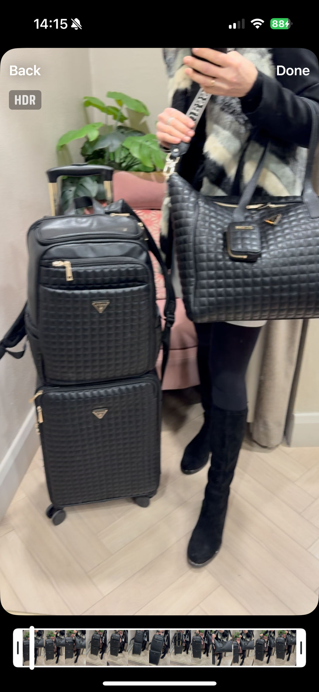 Guess NADIRA Travel Bag. QG8424017