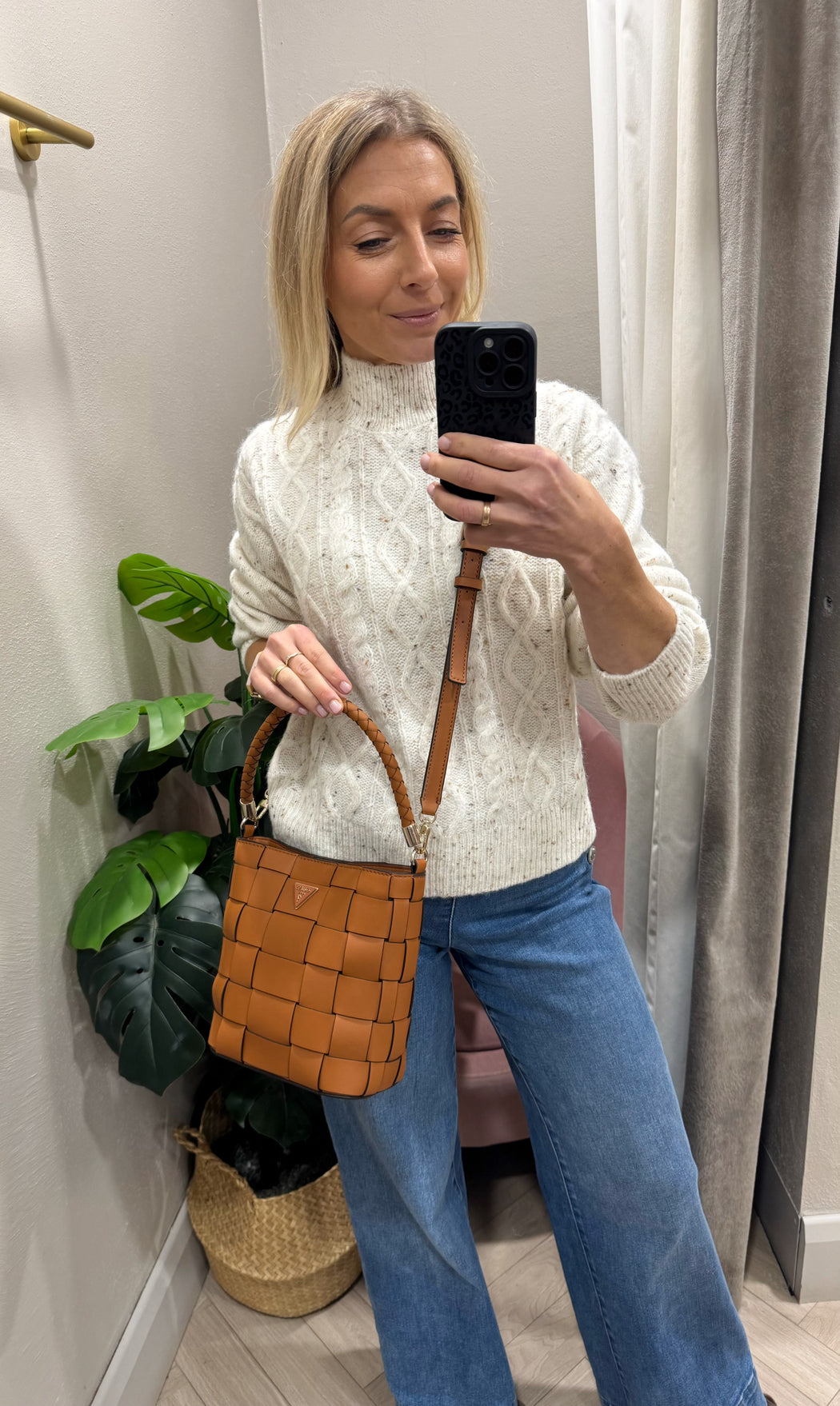 Guess Caramel MAYLEE bag. WG966103