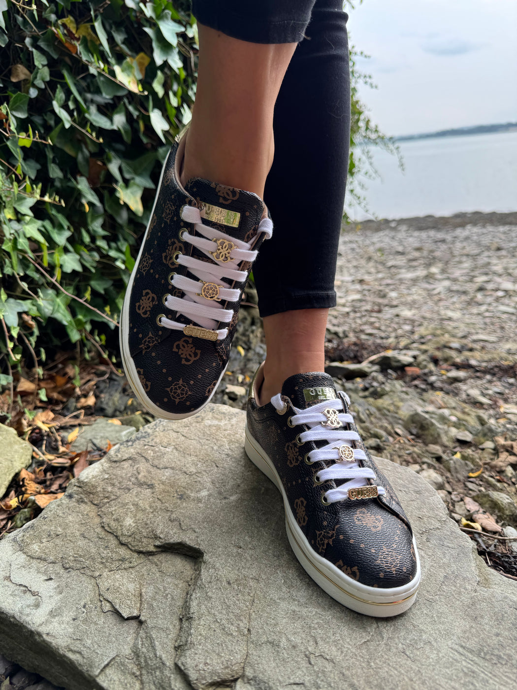 Guess logo sneaker