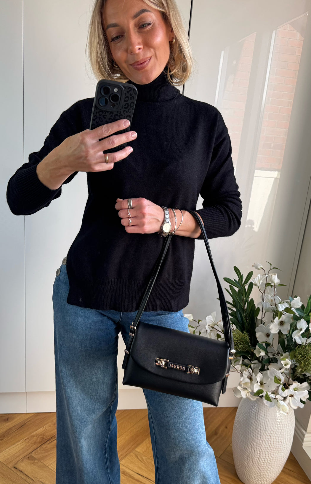 Guess black LEFIA Bag. BG964419