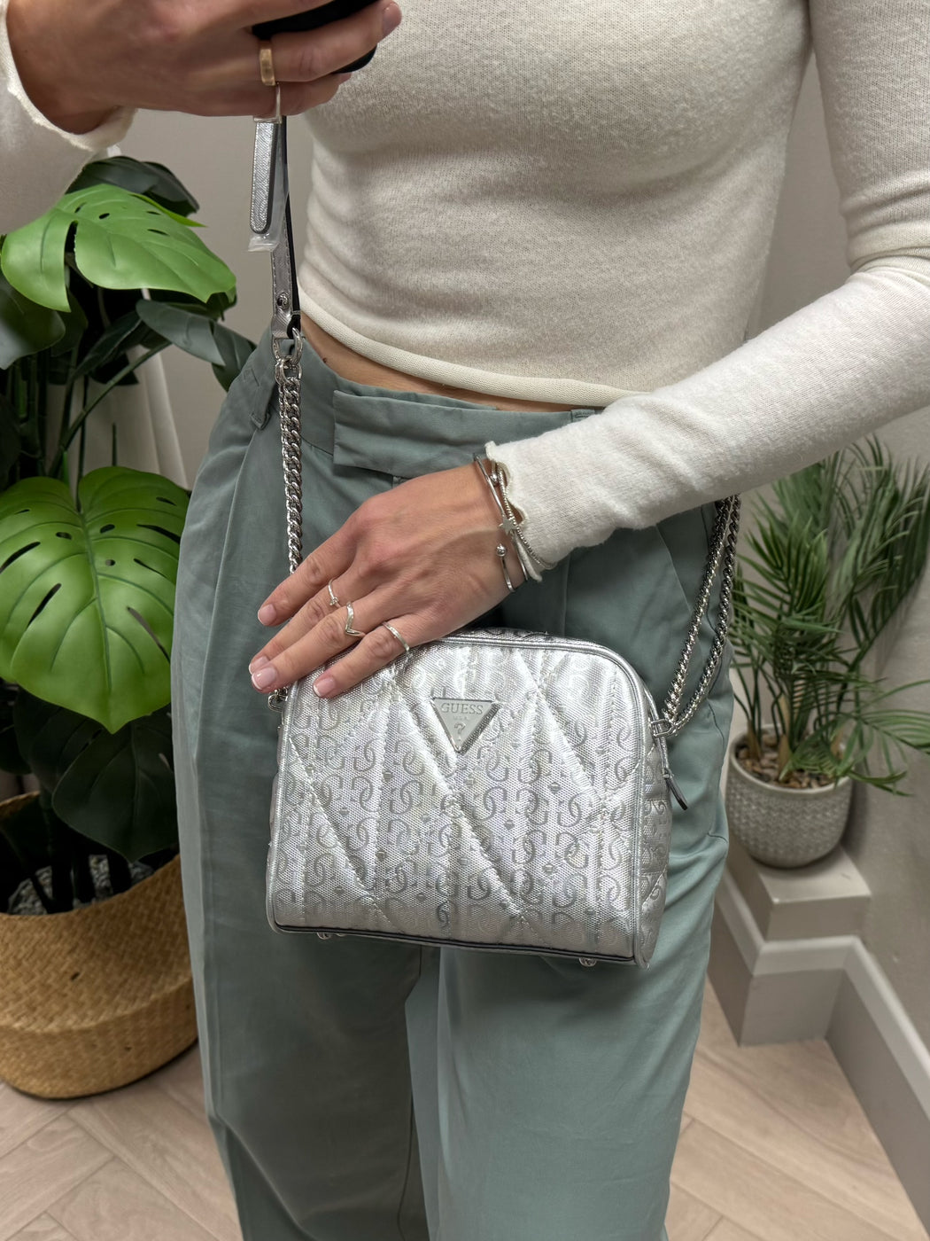 Guess Silver ALDINA Bag. GY966314