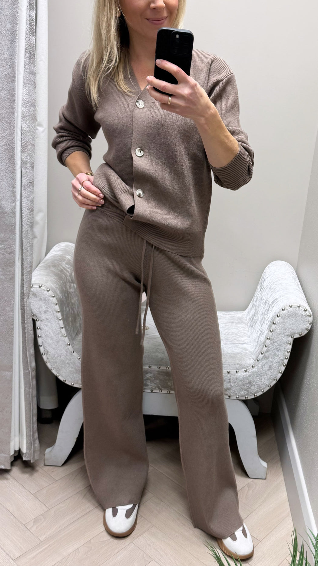 Lady beige trousers