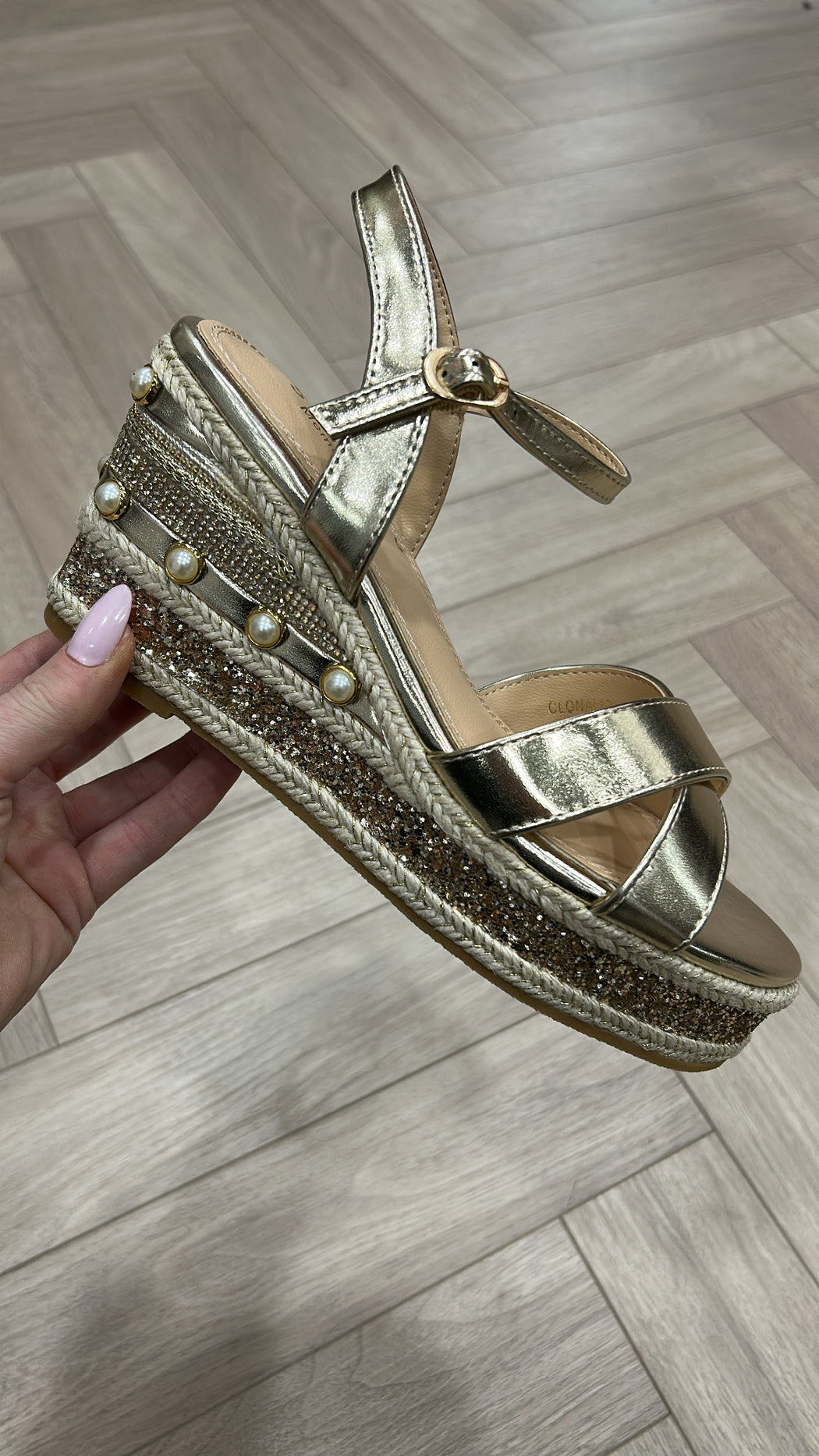 Clonalis gold weave wedge