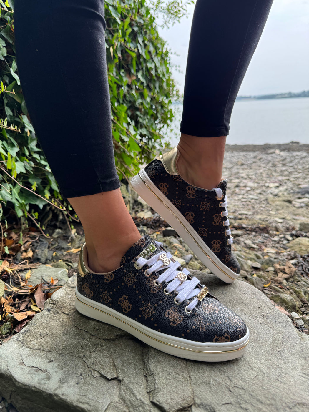 Guess logo sneaker