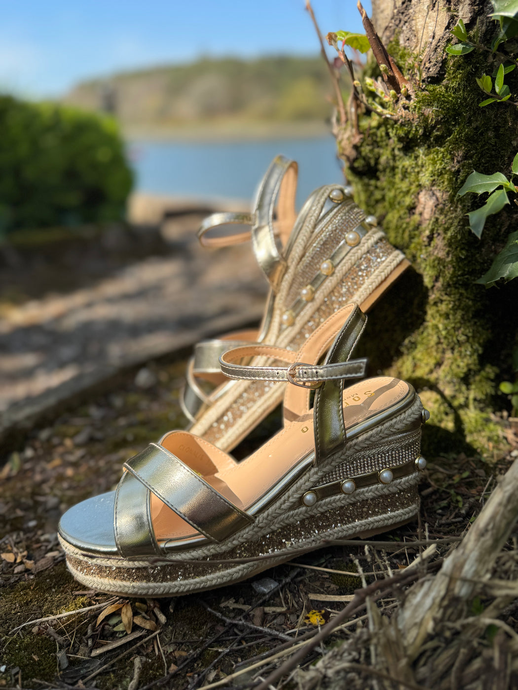 Clonalis gold weave wedge