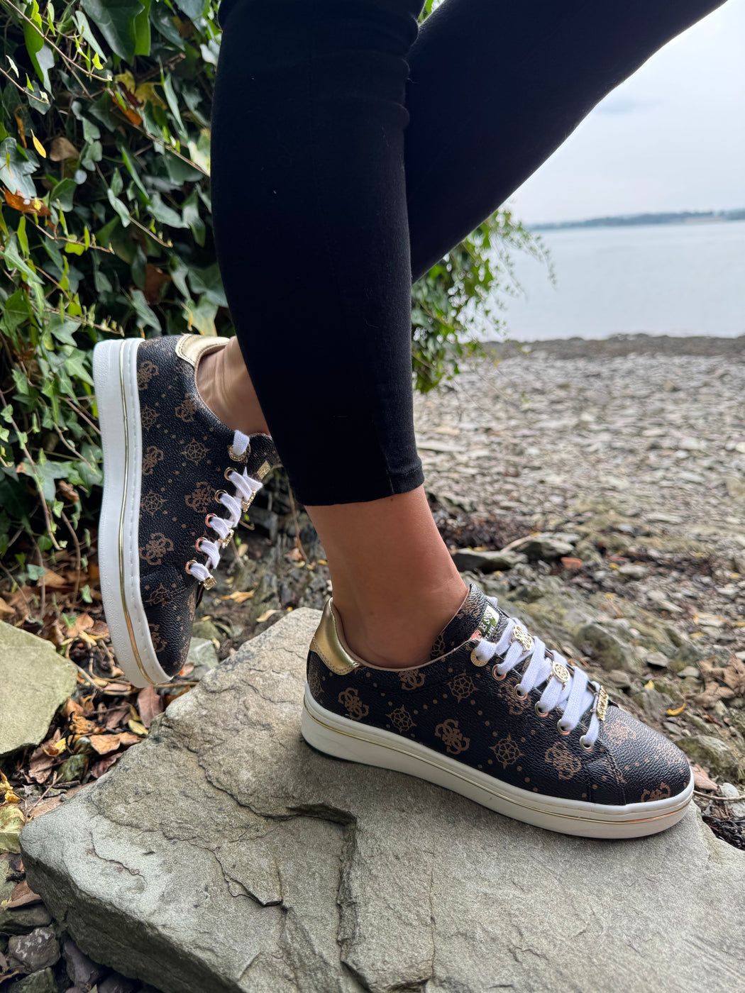 Guess logo sneaker