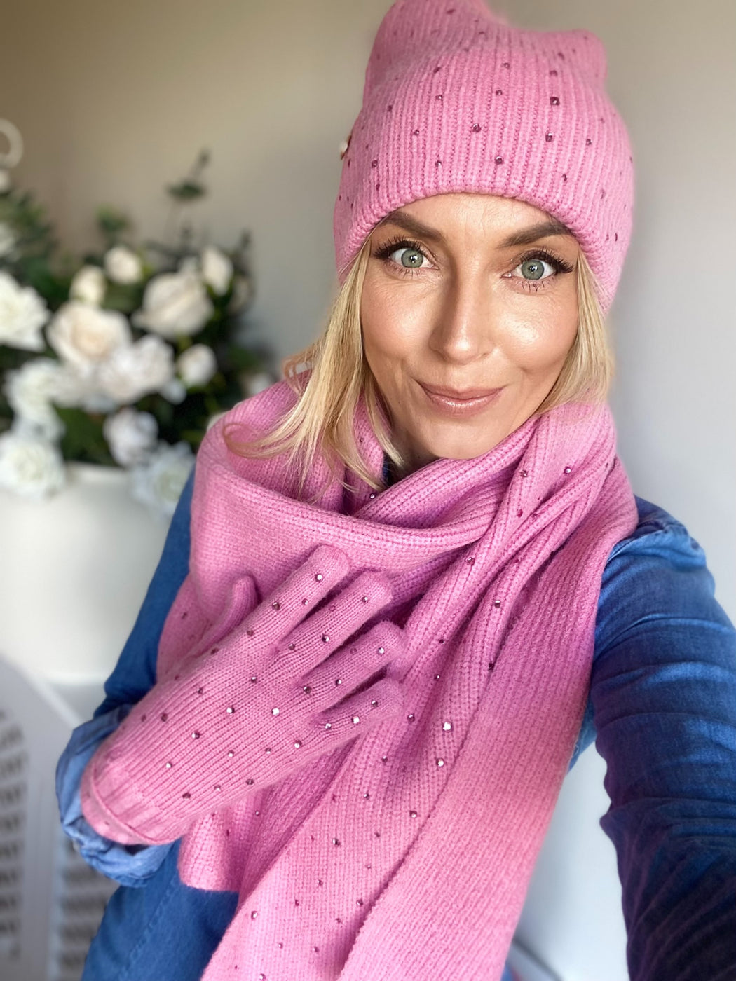 Guess pink diamonde scarf