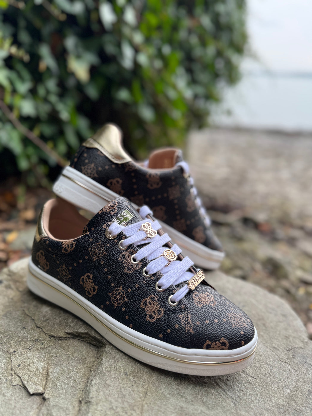 Guess logo sneaker