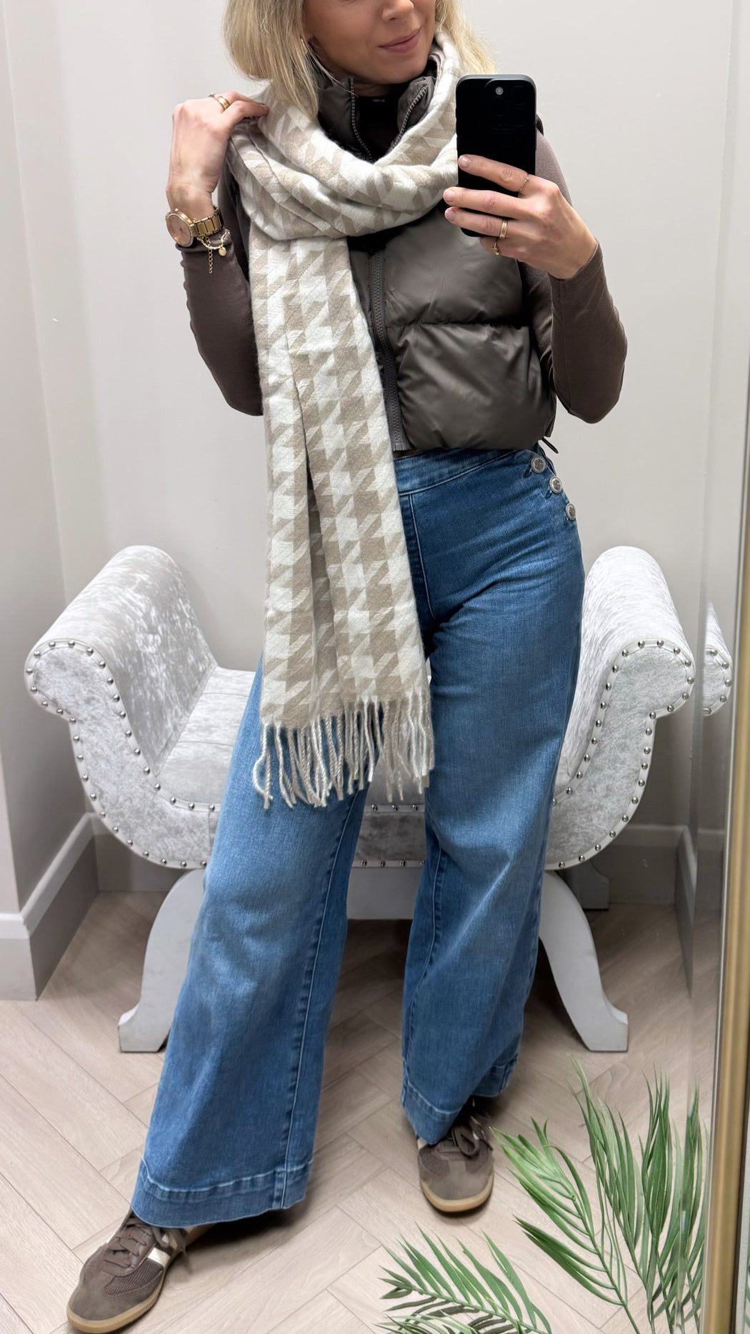Wendy beige print scarf