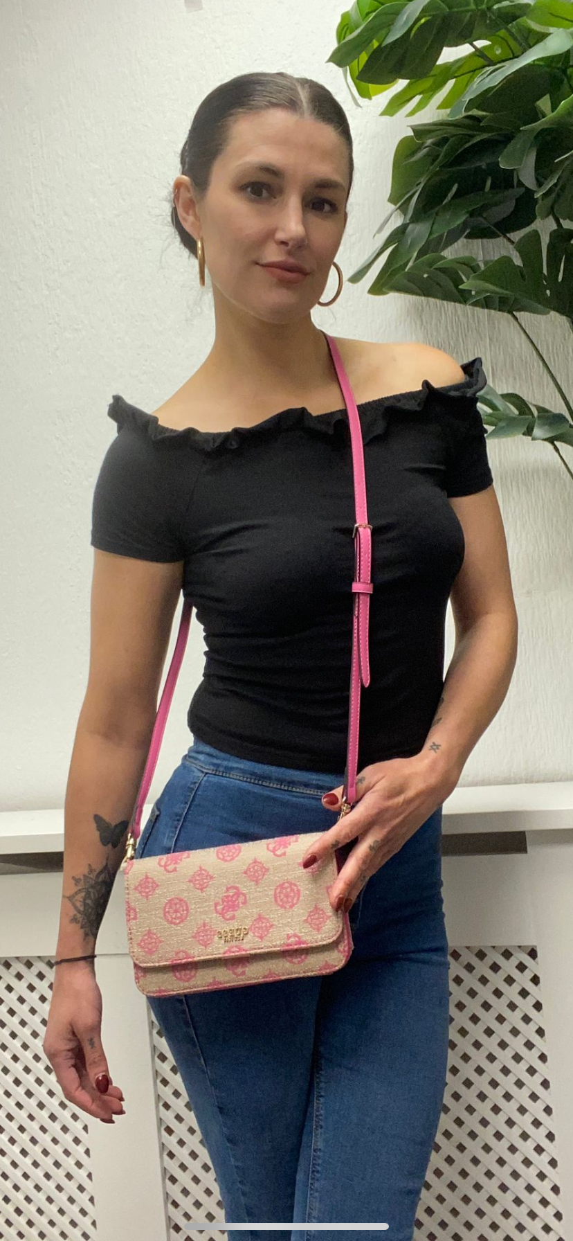 Pink logo loralee guess mini crossbody / clutch