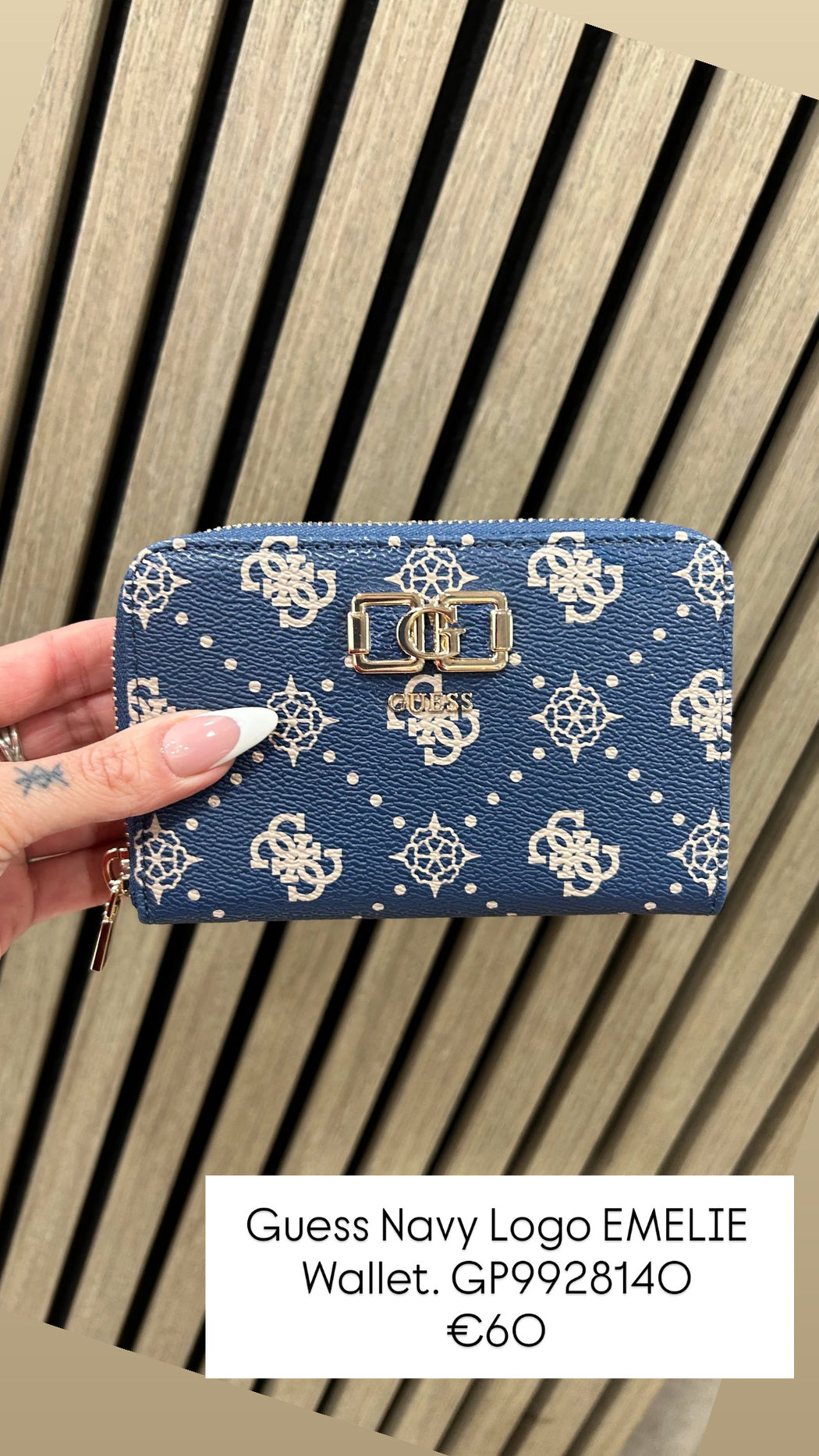 Guess Navy Logo EMELIE Wallet. GP9928140